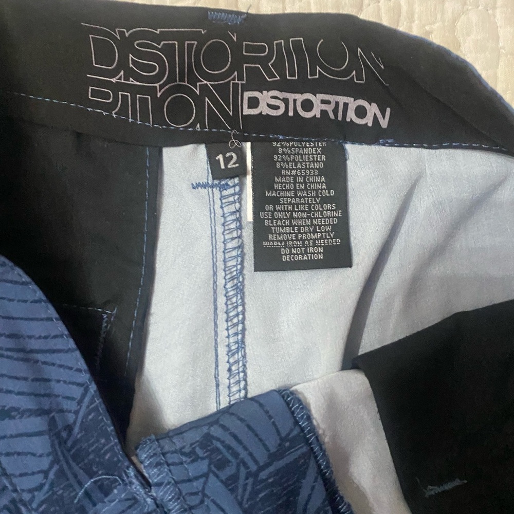 Shorts - Picture 3 of 3